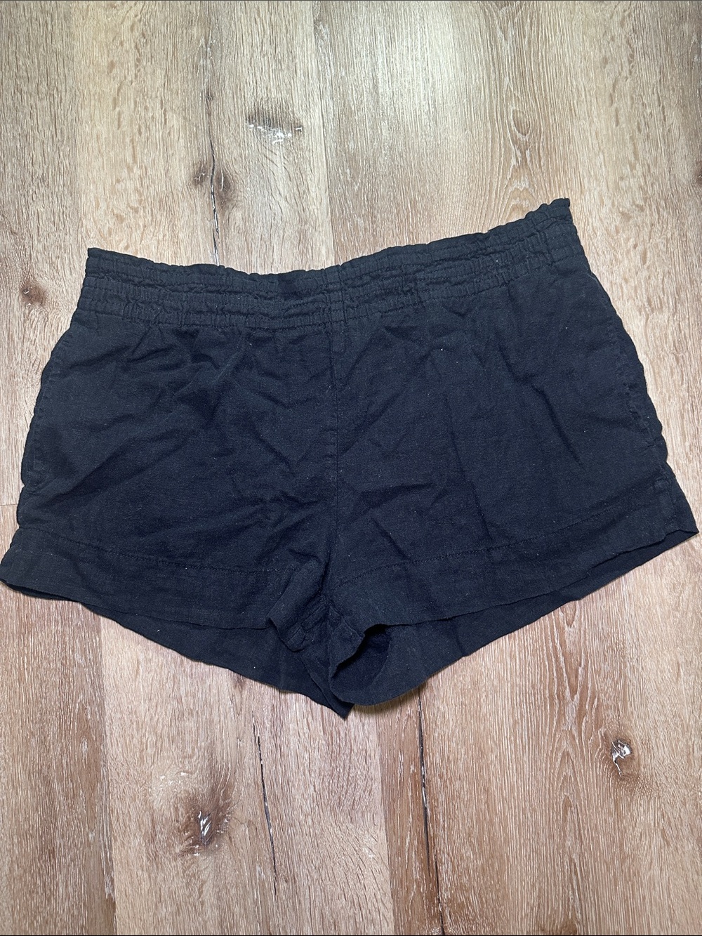 Women’s Black linen short